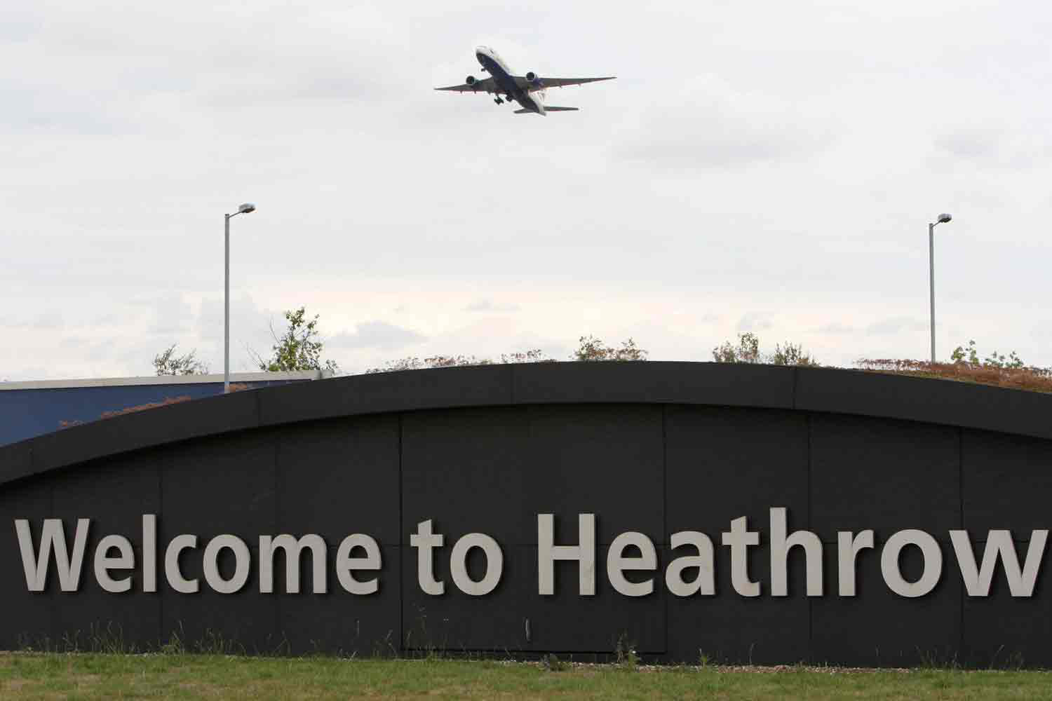 Heathrow Airport Transfer Service in Mill Hill - Mill Hill Airport Transfers